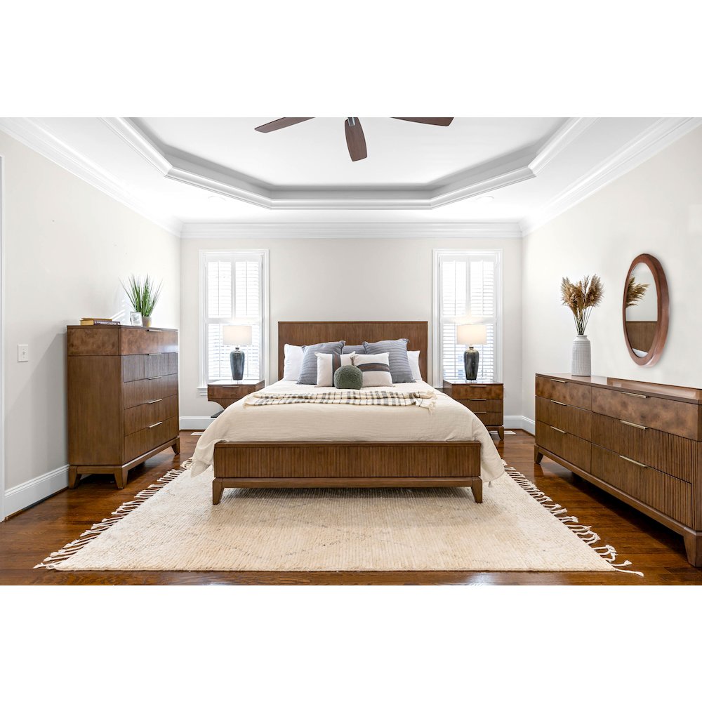 Manhattan Valley - Bed - Queen - Vintage Chestnut Finish
