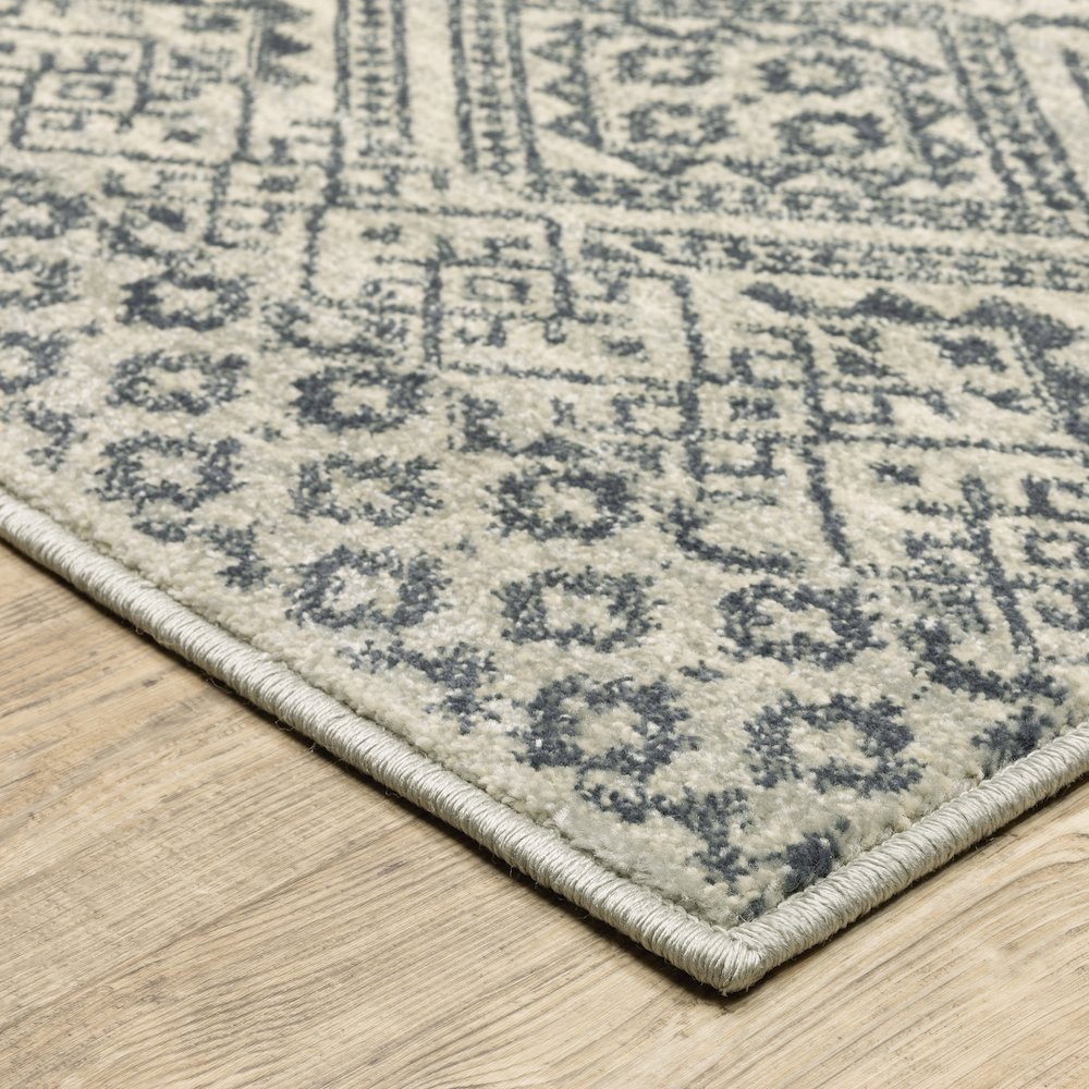 Branson BR02A Blue/ Beige Indoor Area Rug - 6'7" x 9'2"