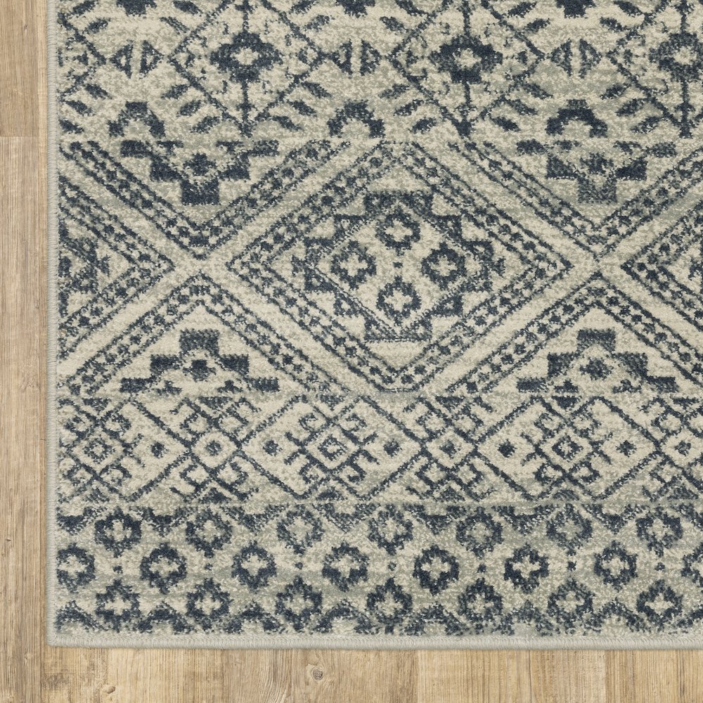 Branson BR02A Blue/ Beige Indoor Area Rug - 6'7" x 9'2"