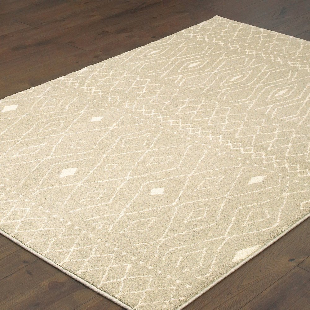 Carson 9665B Sand/ Ivory Indoor Area Rug - 2' x 3'