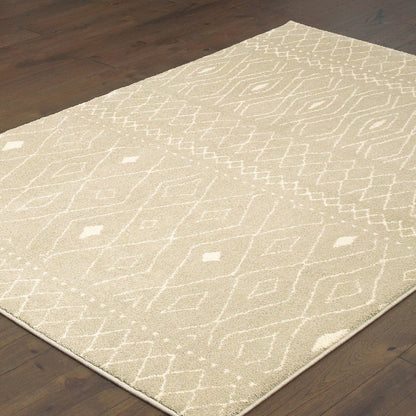 Carson 9665B Sand/ Ivory Indoor Area Rug - 5'3" x 7'3"