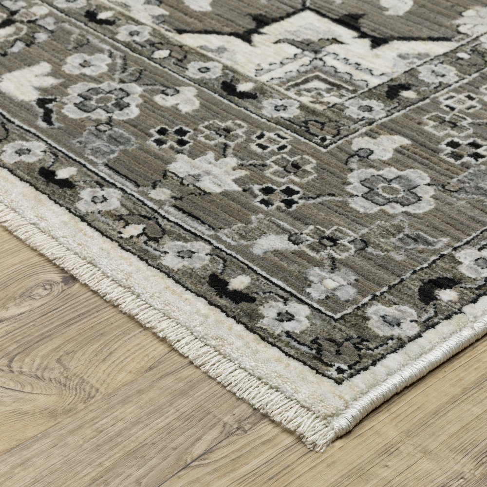 Chamberlain CH09A Ivory/ Grey Indoor Area Rug - 6'7" x 9'6"