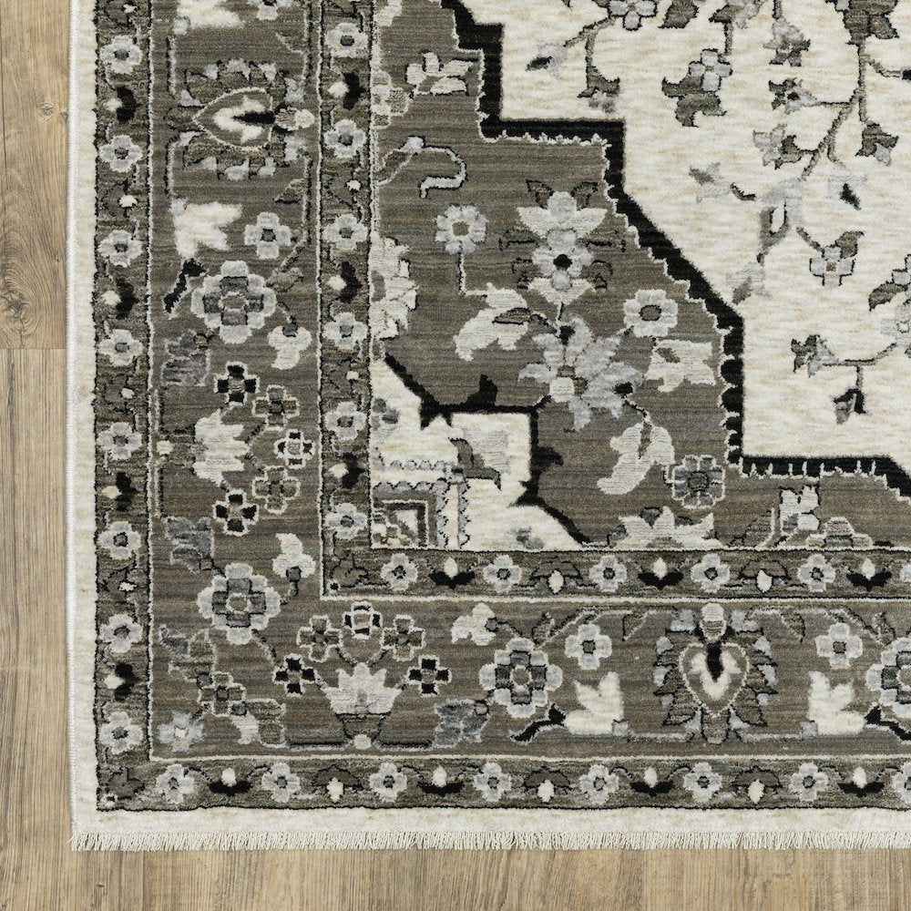 Chamberlain CH09A Ivory/ Grey Indoor Area Rug - 6'7" x 9'6"