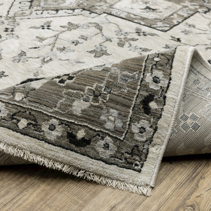 Chamberlain CH09A Ivory/ Grey Indoor Area Rug - 6'7" x 9'6"