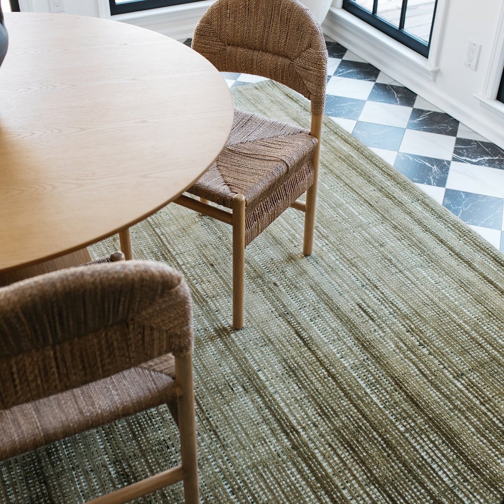 Circa CIR07 Green/ Ivory Indoor Area Rug - 5' x 8'