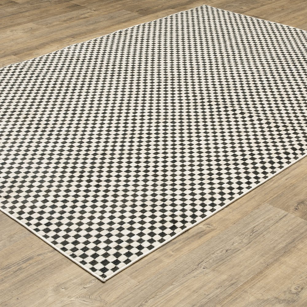 Hunter HNT02 Black/ Ivory Indoor Area Rug - 5'3" x 7'6"