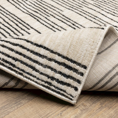 Hunter HNT04 Black/ Beige Indoor Area Rug - 5'3" x 7'6"