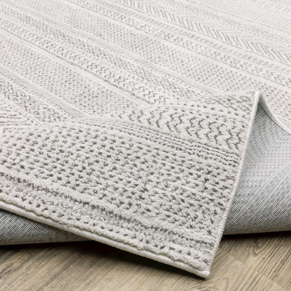 Montecito 4929E White/ Grey Indoor Area Rug - 2'3" x 7'6"