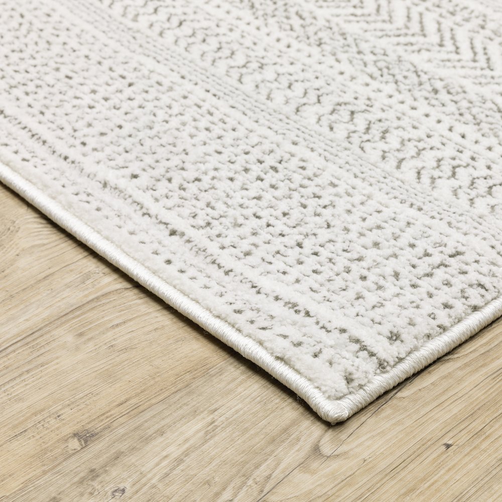 Montecito 4929E White/ Grey Indoor Area Rug - 7'10" x 10'10"