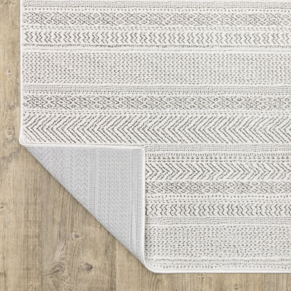 Montecito 4929E White/ Grey Indoor Area Rug - 7'10" x 10'10"
