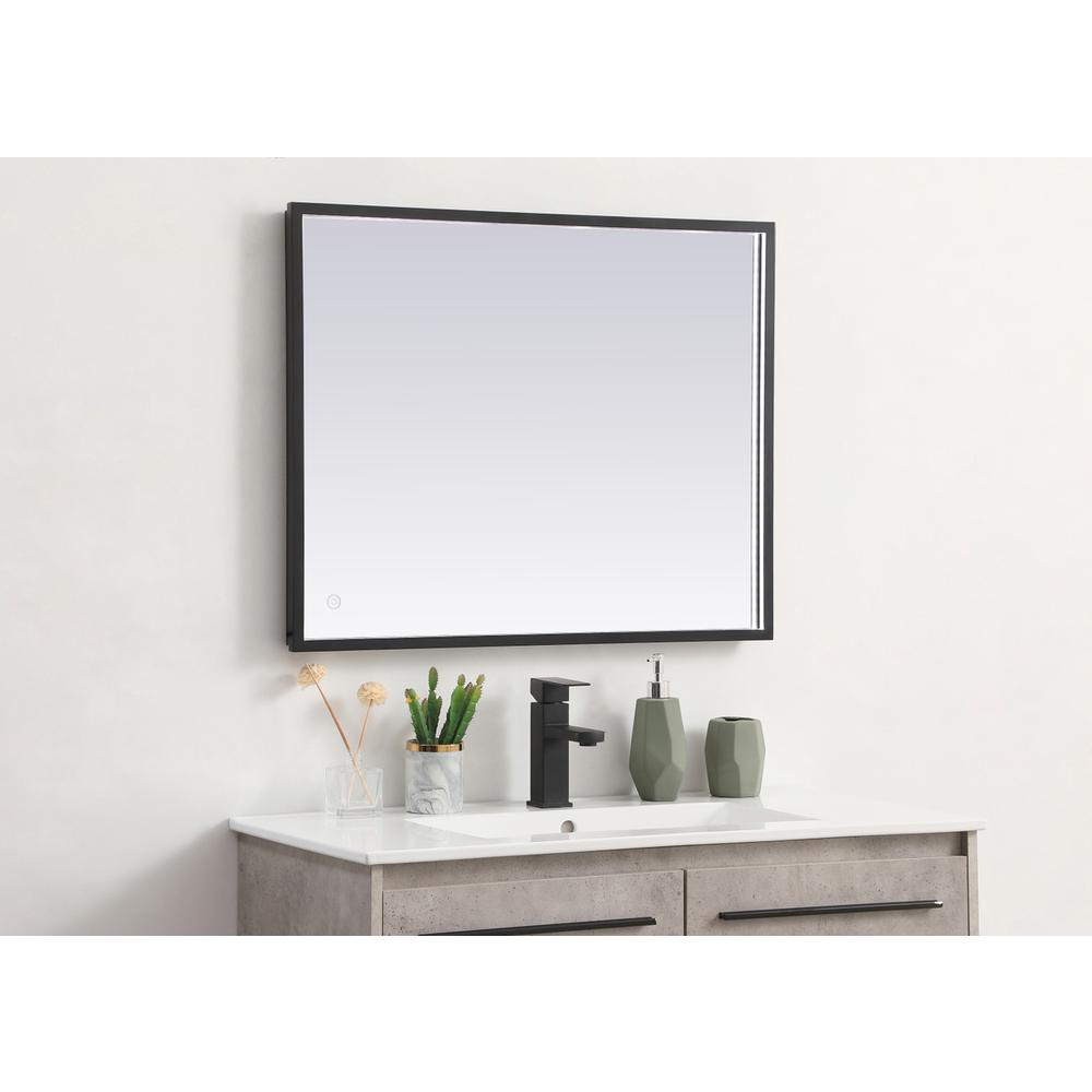 Pier 24x30 inch LED mirror with adjustable color temperature