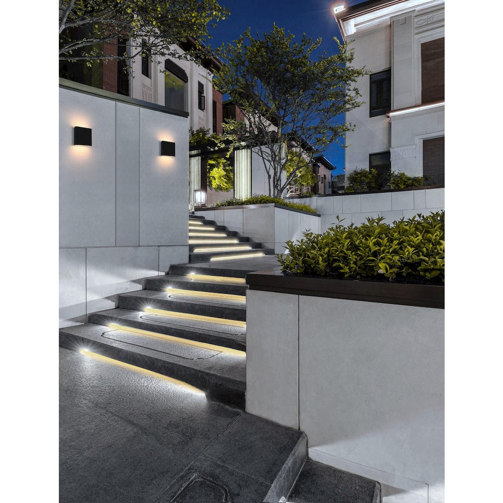 Clyde 9 inch Outdoor Wall Sconce in Black