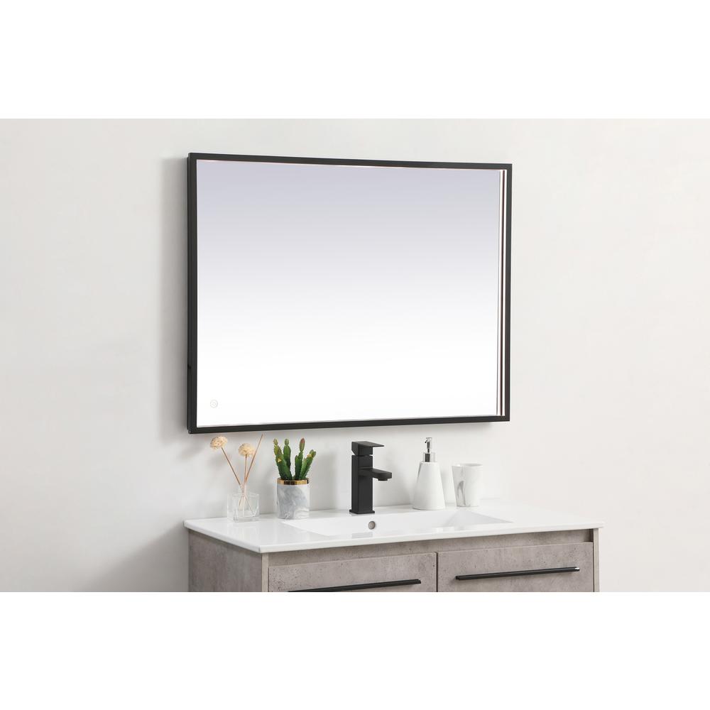 Pier 27x36 inch LED mirror with adjustable color temperature