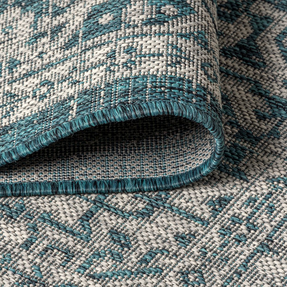 Sinjuri Medallion TetuWeaveIndoor/Outdoor  Rug