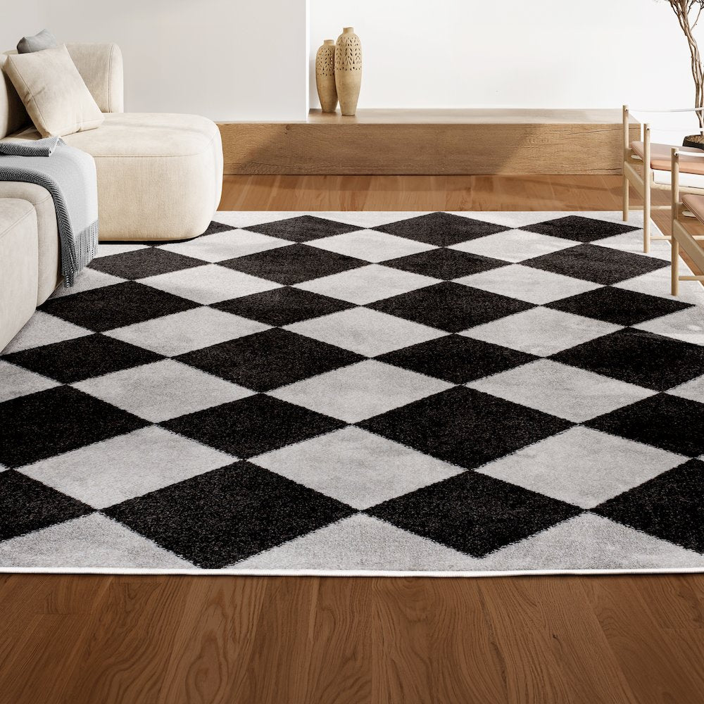 Draper Classic Geometric Diamond Pattern Area Rug