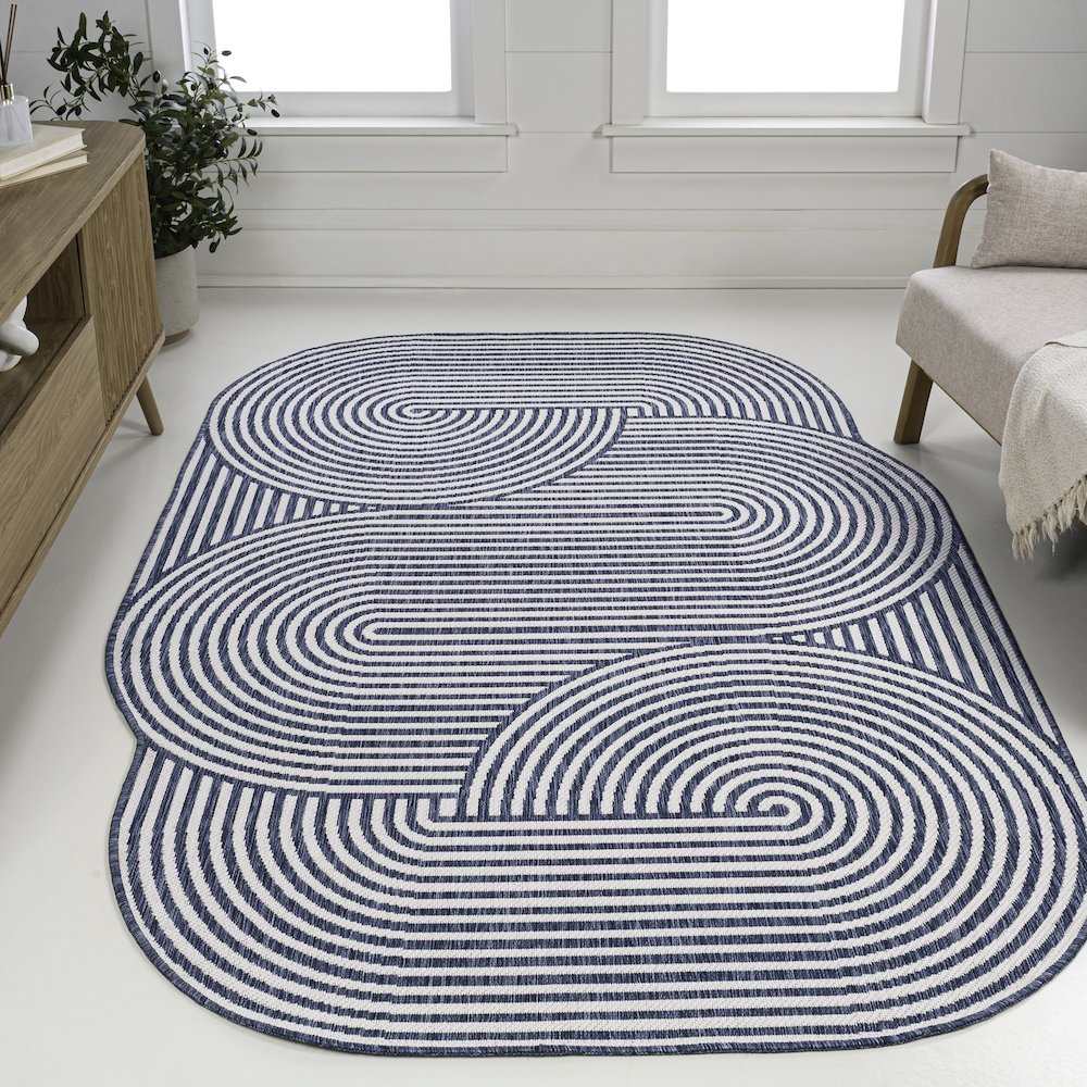 Cream/Navy 5 ft. x 8 ft. Indoor/Outdoor Shaped Area Rug