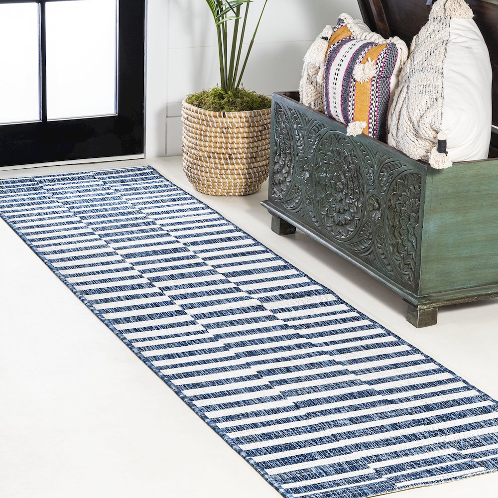 Sukie Modern Offset Stripe Indoor/Outdoor Area Rug