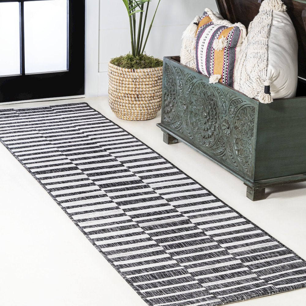 Sukie Modern Offset Stripe Indoor/Outdoor Area Rug
