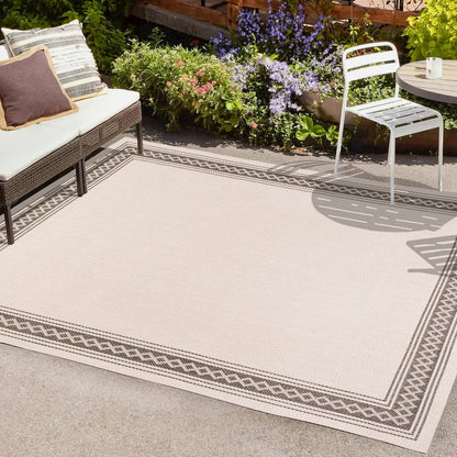 Lucia Classic Diamond Border Indoor/Outdoor Area Rug