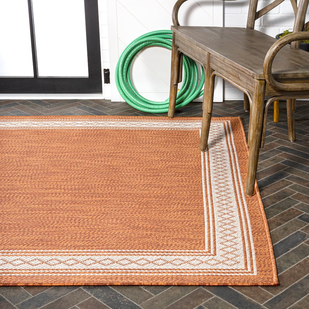 Lucia Classic Diamond Border Indoor/Outdoor Area Rug
