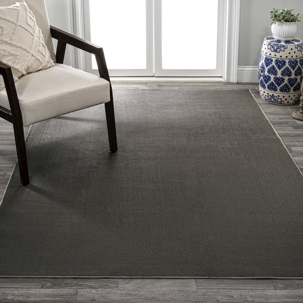 Twyla Classic Solid Low-Pile Machine-Washable Area Rug
