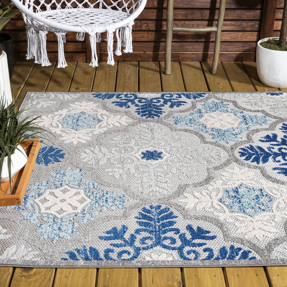 Cassis Ornate Ogee Trellis High-Low Indoor/Outdoor Area Rug