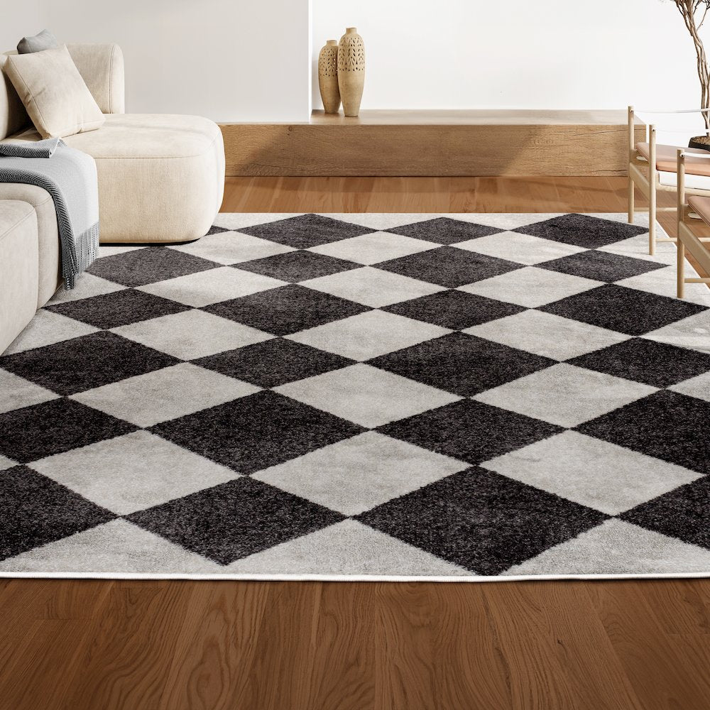 Draper Classic Geometric Diamond Pattern Area Rug