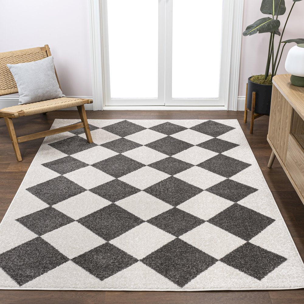 Draper Classic Geometric Diamond Pattern Area Rug