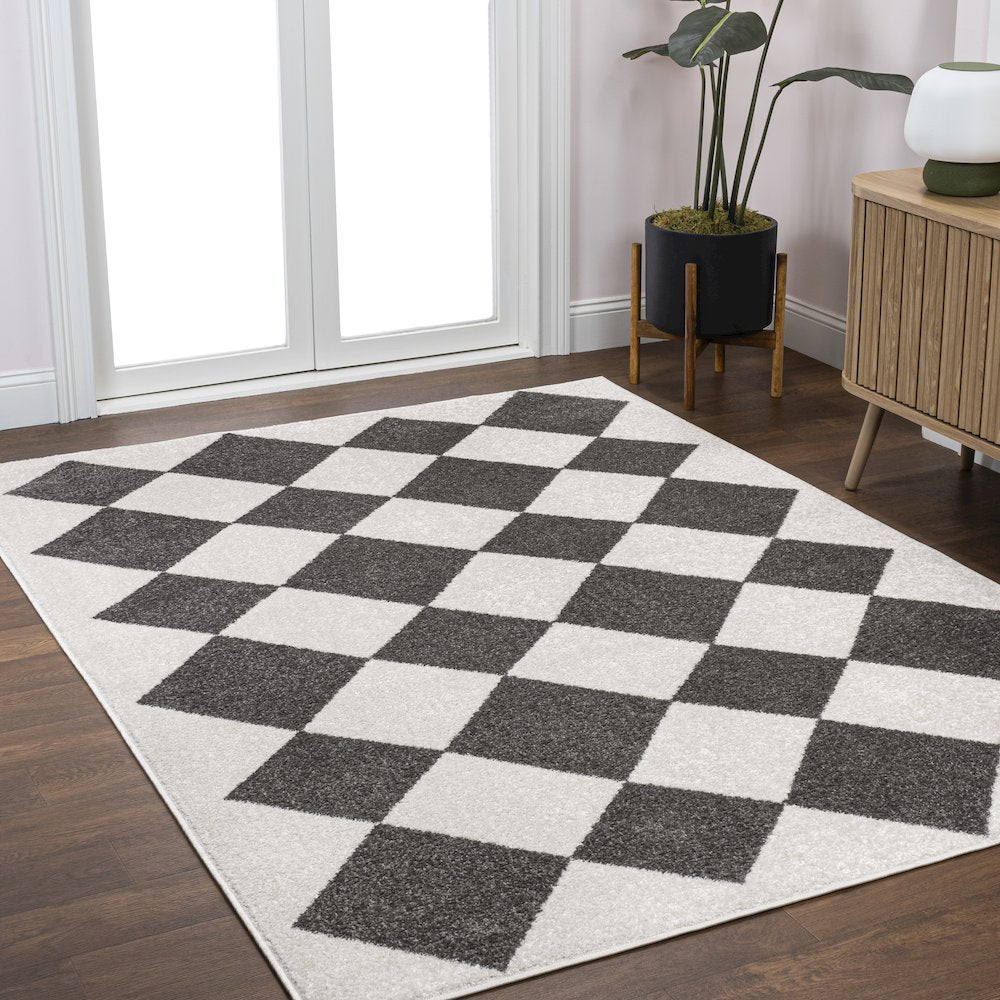 Draper Classic Geometric Diamond Pattern Area Rug