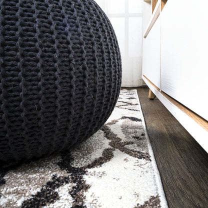 Aksil Moroccan Diamond Area Rug