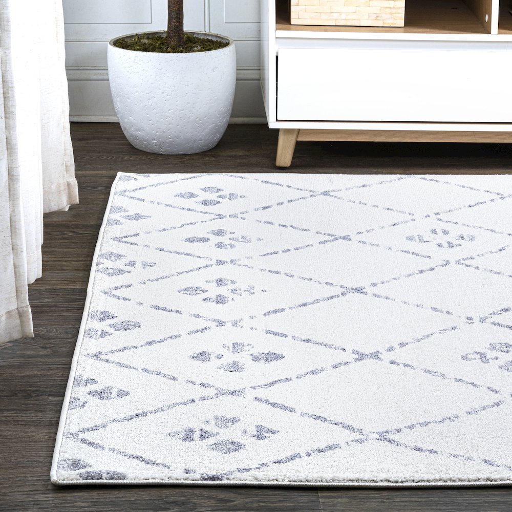 Izil Moroccan Geometric Diamond Area Rug
