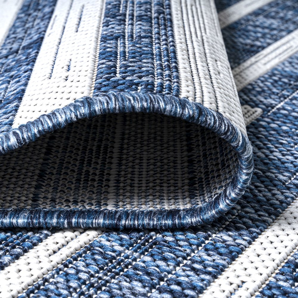 Sukie Modern Offset Stripe Indoor/Outdoor Area Rug