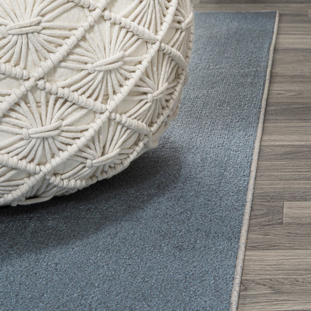 Twyla Classic Solid Low-Pile Machine-Washable Area Rug