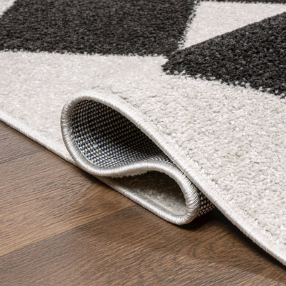 Draper Classic Geometric Diamond Pattern Area Rug