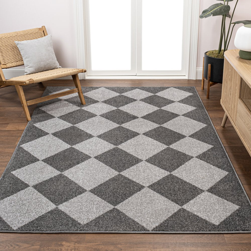 Draper Classic Geometric Diamond Pattern Area Rug