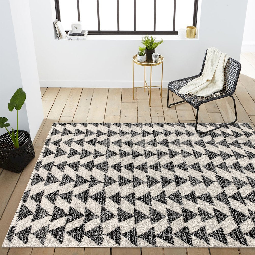 Aisha Moroccan Triangle Geometric Area Rug