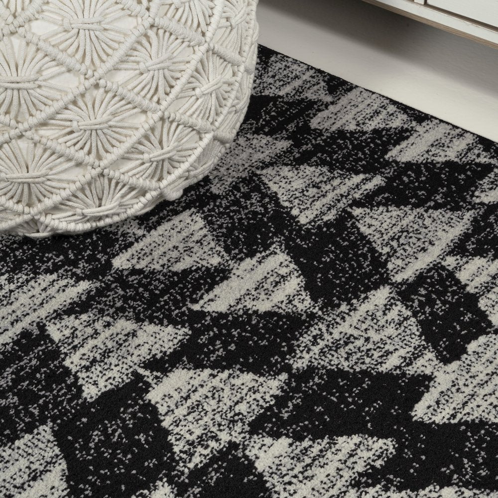 Aisha Moroccan Triangle Geometric Area Rug