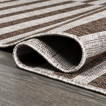 Sukie Modern Offset Stripe Indoor/Outdoor Area Rug