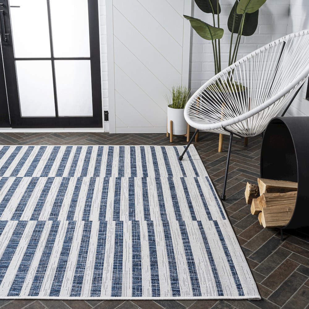Sukie Modern Offset Stripe Indoor/Outdoor Area Rug