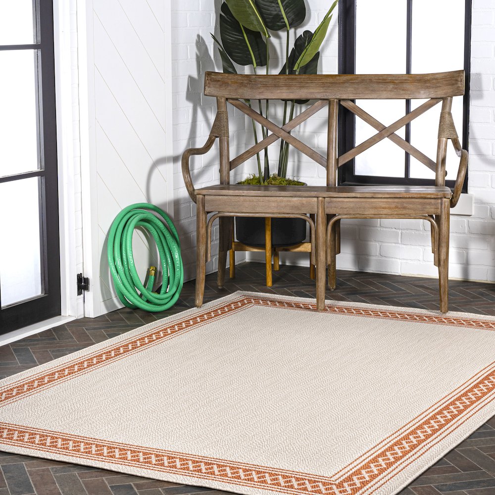 Lucia Classic Diamond Border Indoor/Outdoor Area Rug