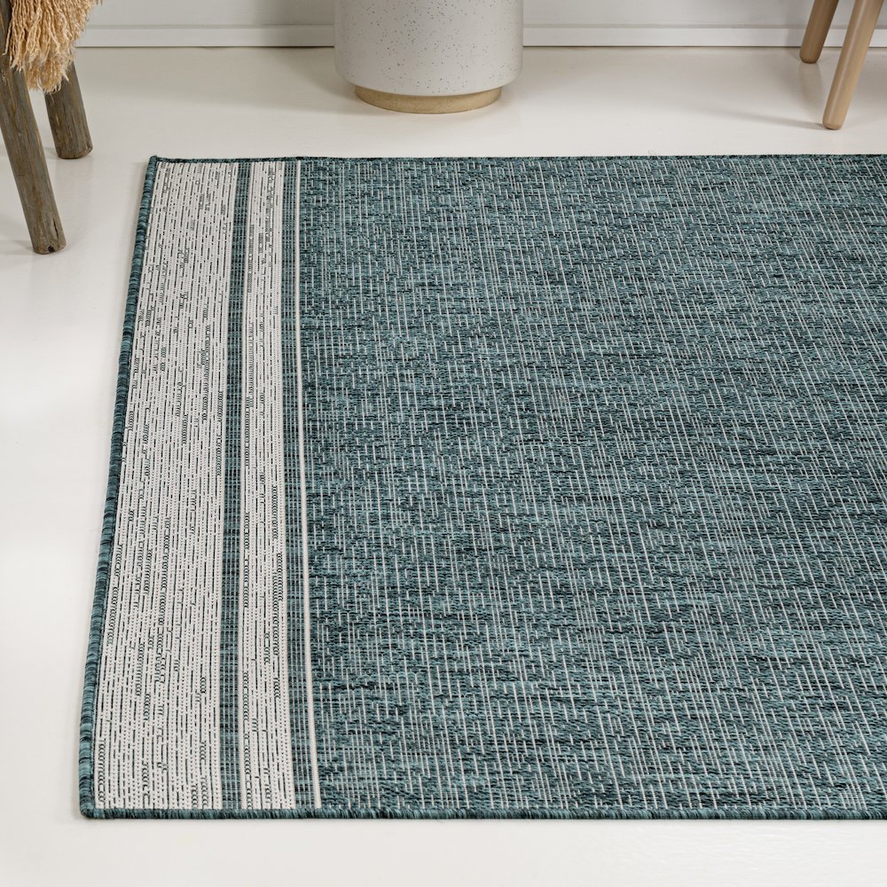 Alda Modern Minimalist Mingled Solid Indoor/Outdoor Area Rug