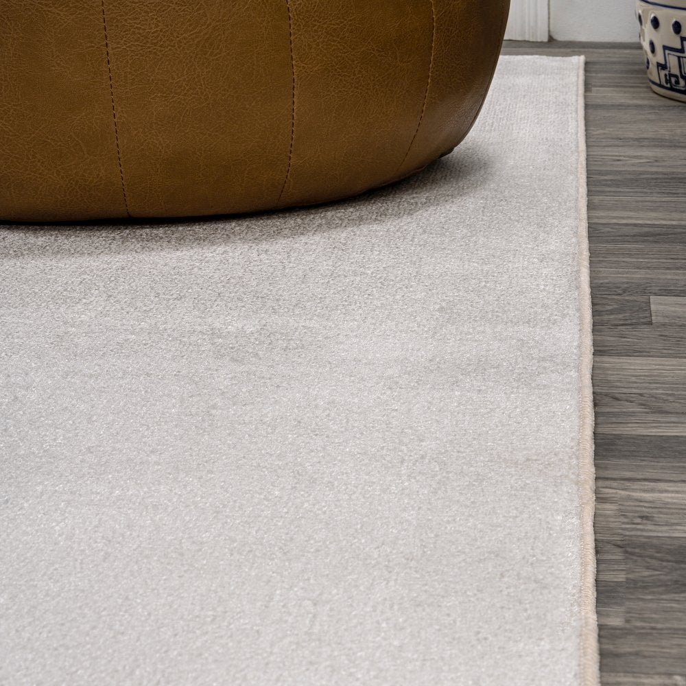 Twyla Classic Solid Low-Pile Machine-Washable Area Rug