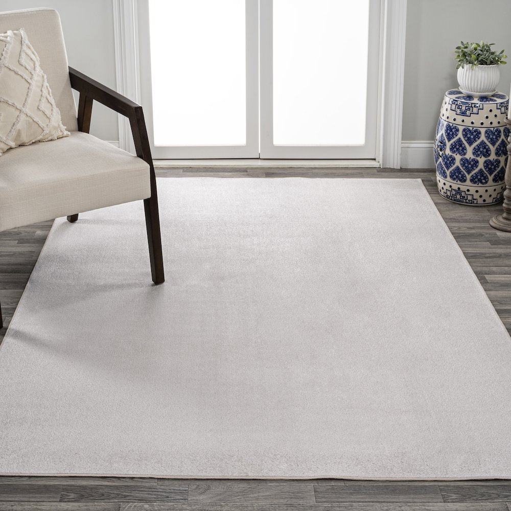 Twyla Classic Solid Low-Pile Machine-Washable Area Rug