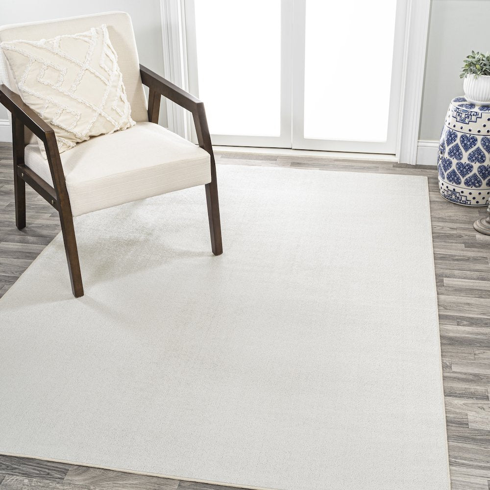 Twyla Classic Solid Low-Pile Machine-Washable Area Rug