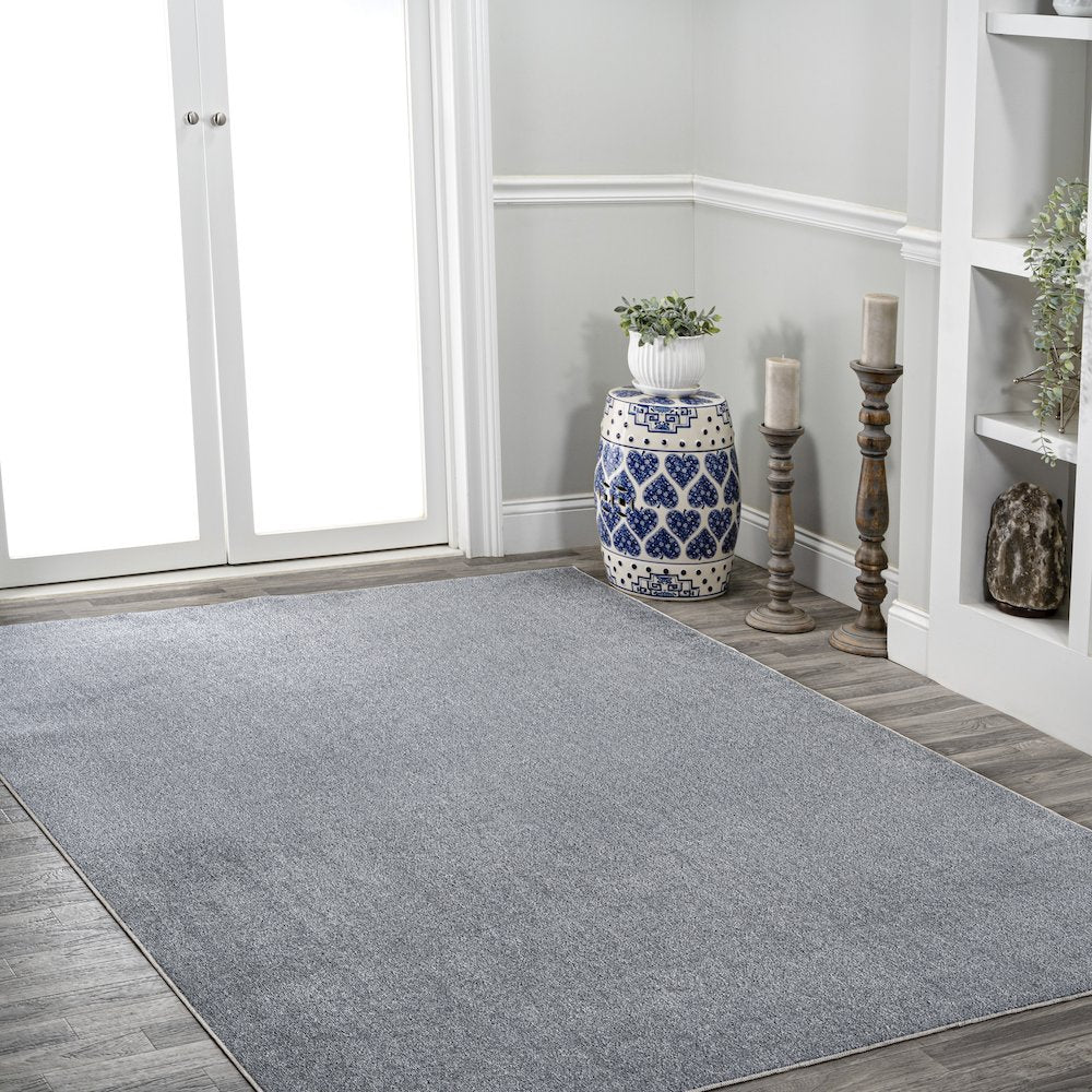 Twyla Classic Solid Low-Pile Machine-Washable Area Rug