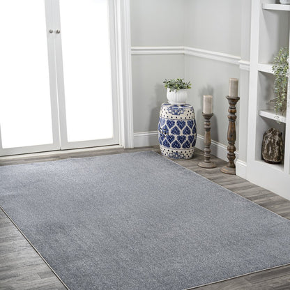 Twyla Classic Solid Low-Pile Machine-Washable Area Rug