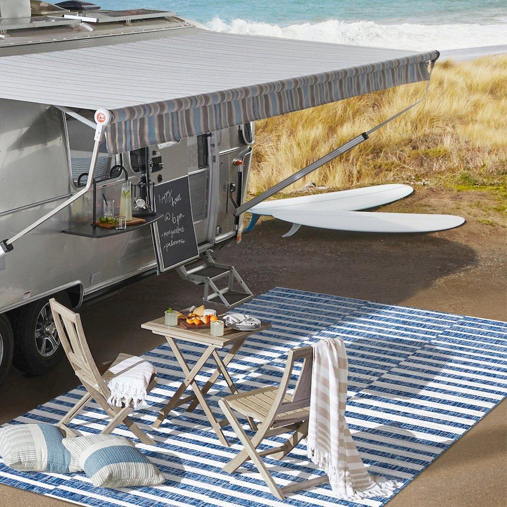 Sukie Modern Offset Stripe Indoor/Outdoor Area Rug