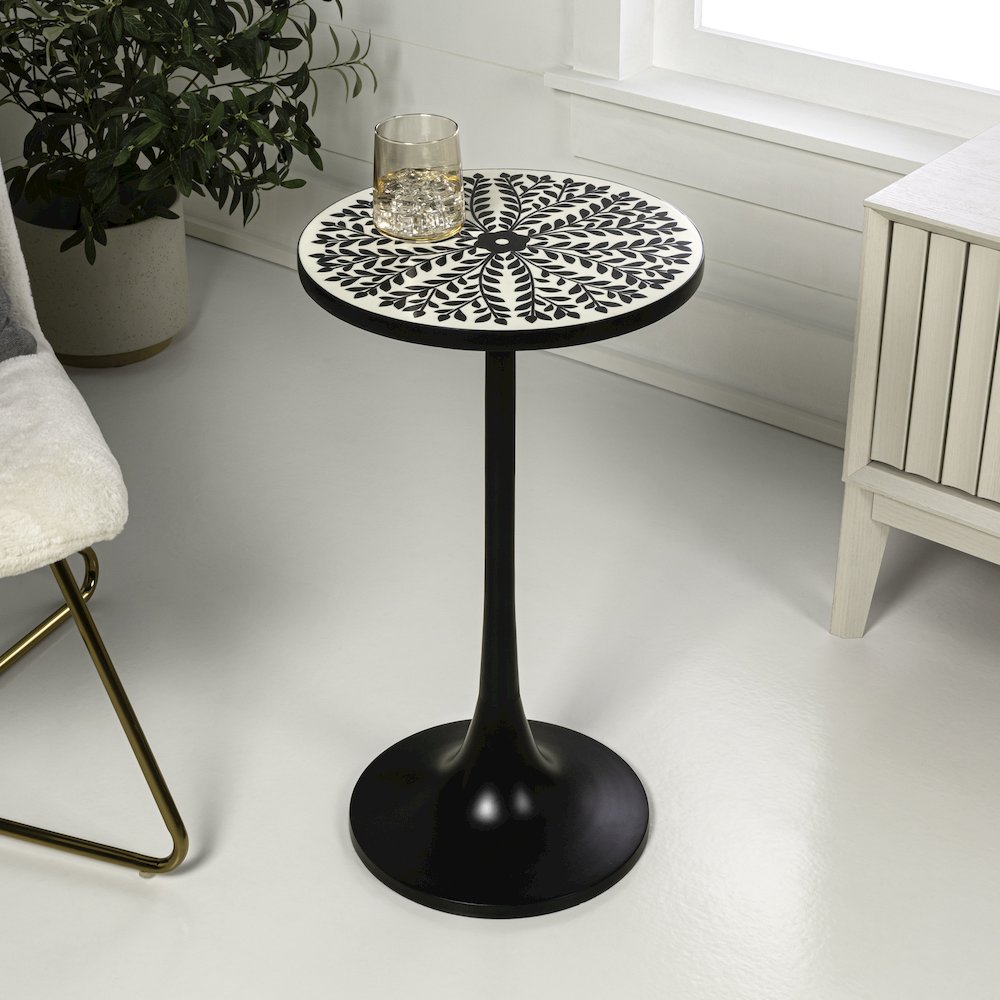 Nysha 25" Bohemian Round Accent Side Table