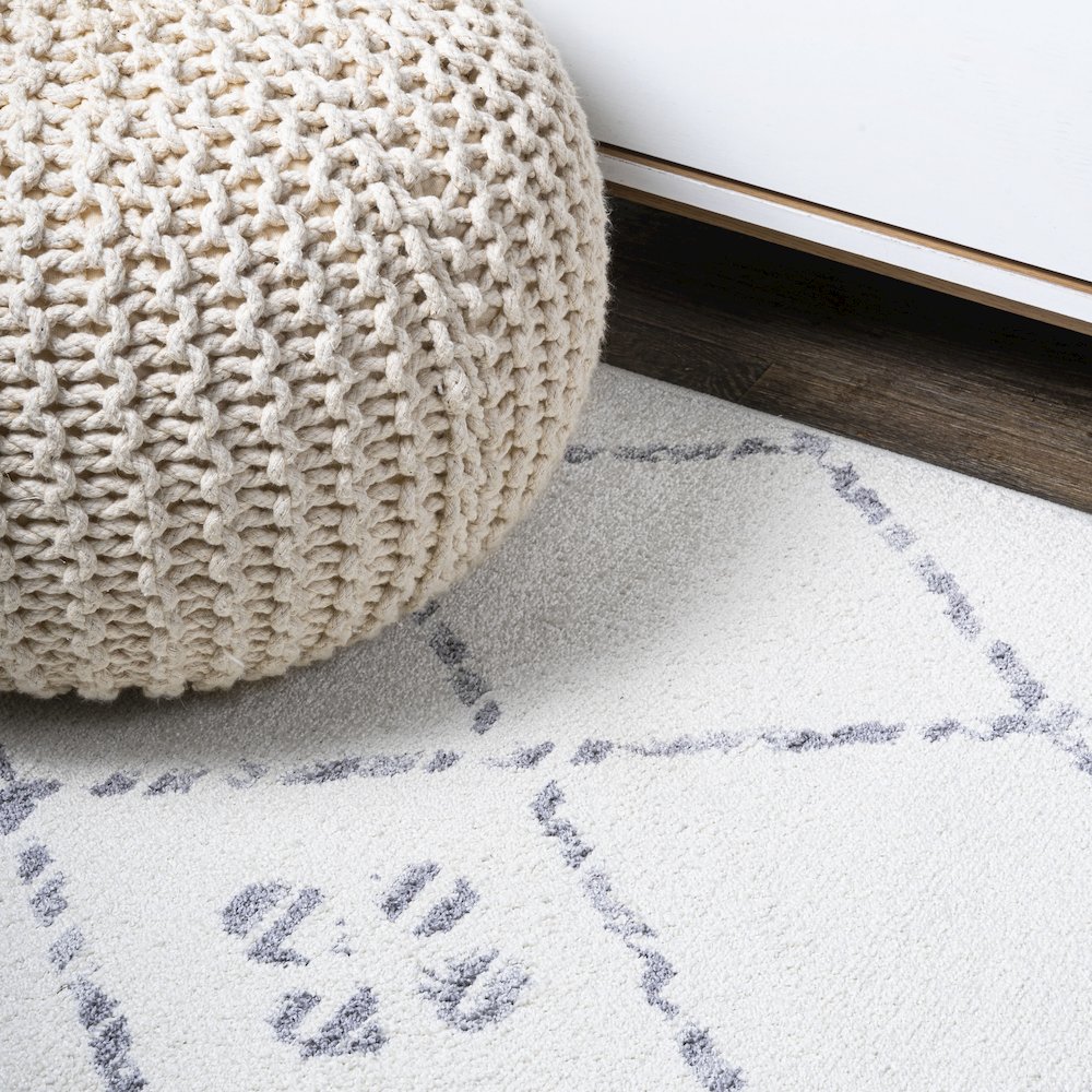 Izil Moroccan Geometric Diamond Area Rug