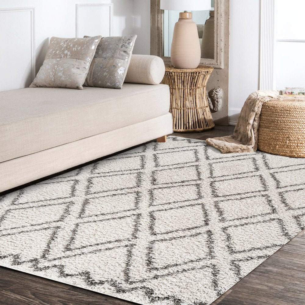 Soller Diamond Trellis Shag Area Rug